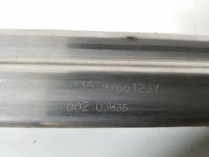 Mercedes-Benz Vito Viano W639 (2003 - 2010) A6397661237 Средняя направляющая ролика раздвижной двери — фото 2