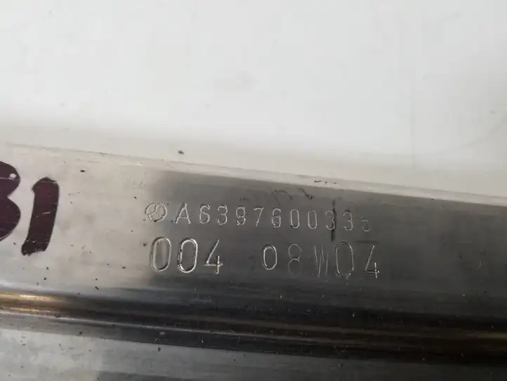 Mercedes-Benz Vito Viano W639 (2003 - 2010) A6397600335 Средняя направляющая ролика раздвижной двери — фото 2