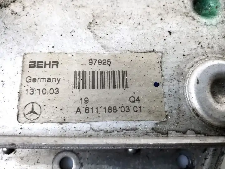 Mercedes-Benz Vito Viano W639 (2003 - 2010) A6111880301 Кронштейн масляного фильтра — фото 2