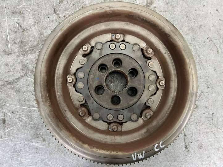 Volkswagen Passat CC (2008 - 2012)  03L105266AL Маховик