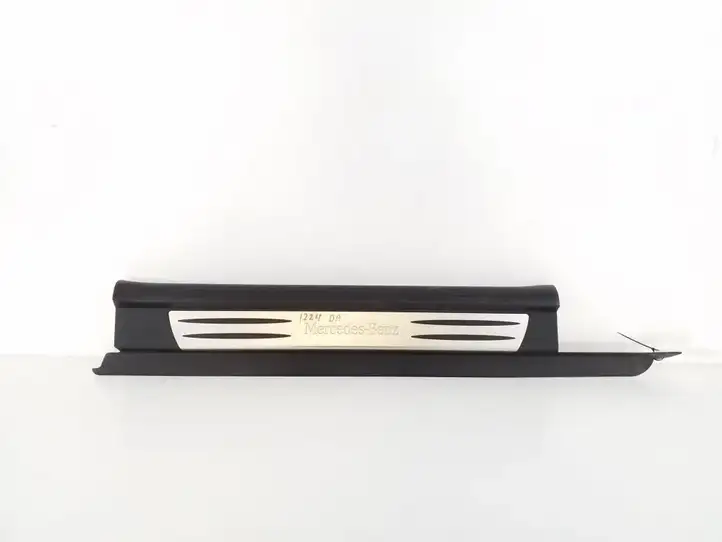 Mercedes-Benz SLK R171 (2005 - 2011) A1716800235 Внутренняя отделка переднего порога — фото 1