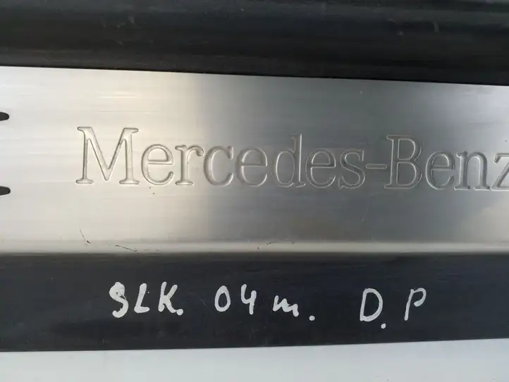 Mercedes-Benz SLK R171 (2005 - 2011) A1716800235 Внутренняя отделка переднего порога — фото 2