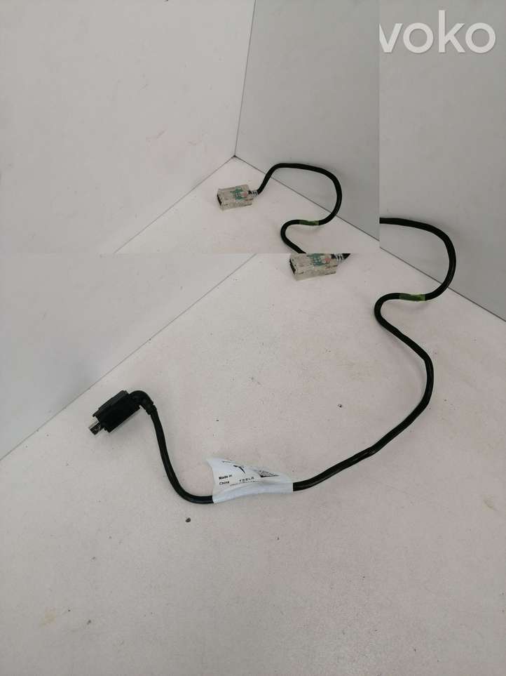 Tesla Model X (2015 - 2021)  104753700C Разъем USB