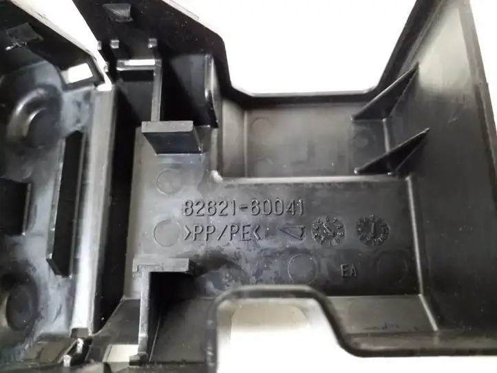 Toyota Land Cruiser (J150) (2009 - ) 82621-60041 Крышка ящика аккумулятора — фото 3