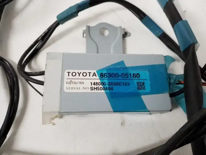 Toyota Avensis T270 (2009 - 2012) 86300-05180 Усилитель антенны — фото 2