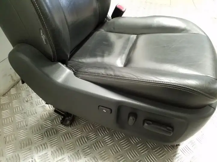Toyota Avensis T270 (2009 - 2012) Переднее сиденье пассажира — фото 5