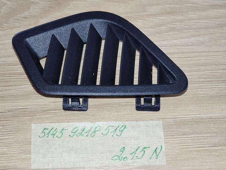 BMW 3 F30 F35 F31 (2012 - 2018)  9218519 Воздушная решётка окна