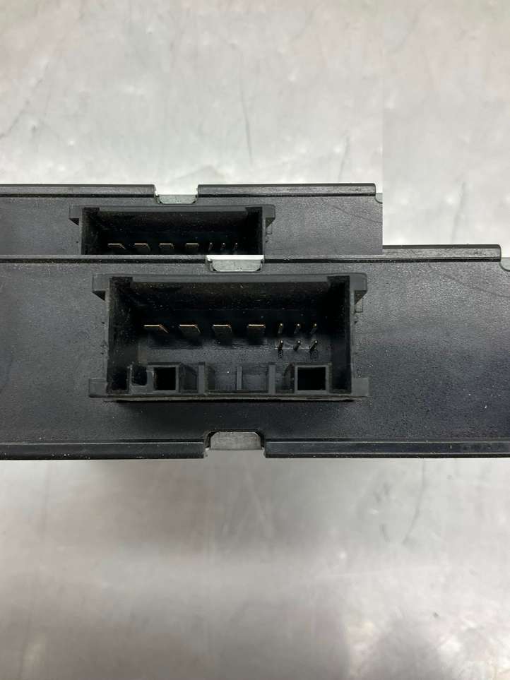 BMW 3 E92 E93 (2005 - 2014)  0107872947 Преобразователь напряжения