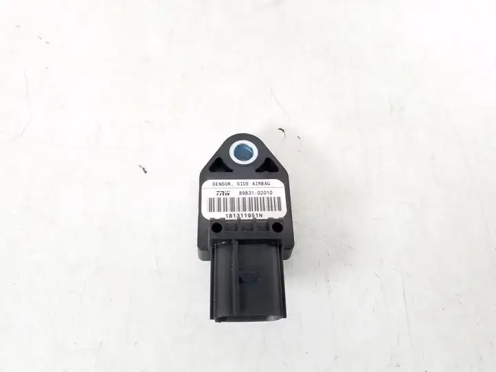 Toyota Corolla E120 E130 (2000 - 2004) 89831-02010 Датчик удара SRS — фото 1