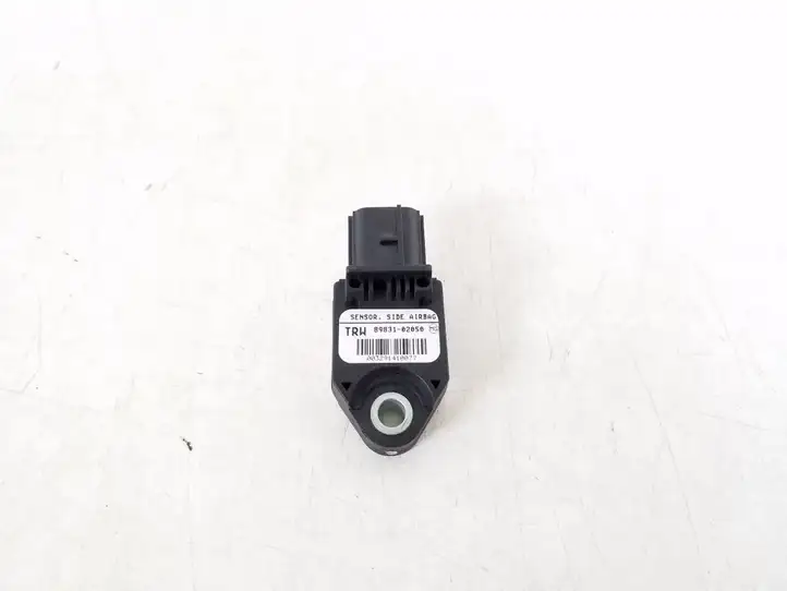 Toyota Corolla E120 E130 (2000 - 2004) 89831-02050 Датчик удара SRS — фото 1