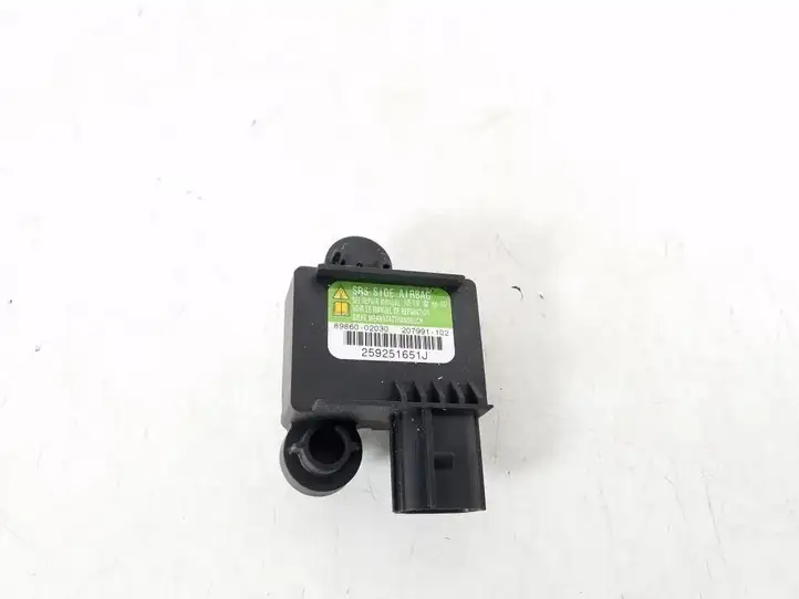 Toyota Corolla E120 E130 (2000 - 2004) 89860-02030 Датчик удара SRS — фото 1