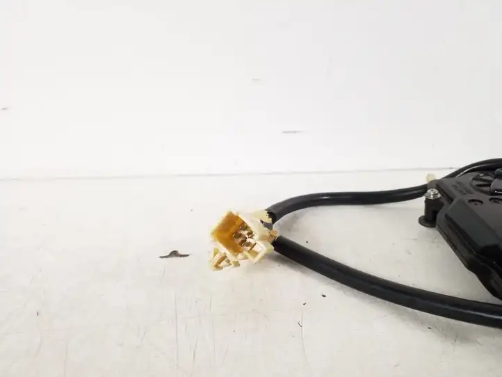Toyota Avensis T250 (2006 - 2009) 69350-05011 Замок багажника — фото 3