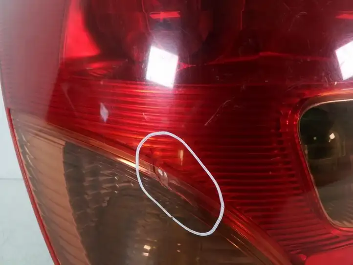 Toyota Corolla Verso E121 (2001 - 2004) 81561-13540 Задний фонарь в кузове — фото 3