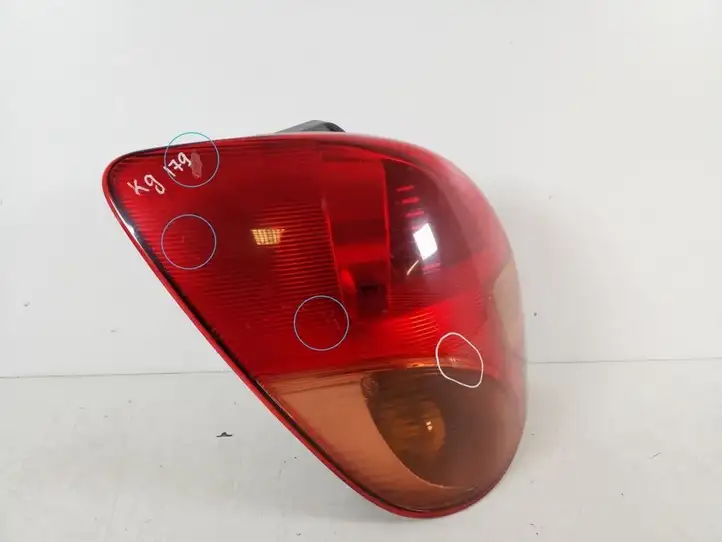 Toyota Corolla Verso E121 (2001 - 2004) 81561-13540 Задний фонарь в кузове — фото 6