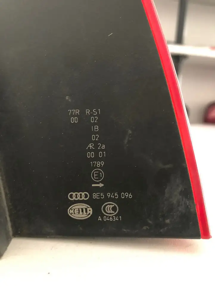 Audi A4 S4 B7 8E 8H (2004 - 2009) 8E5945096 Задний фонарь в кузове — фото 3
