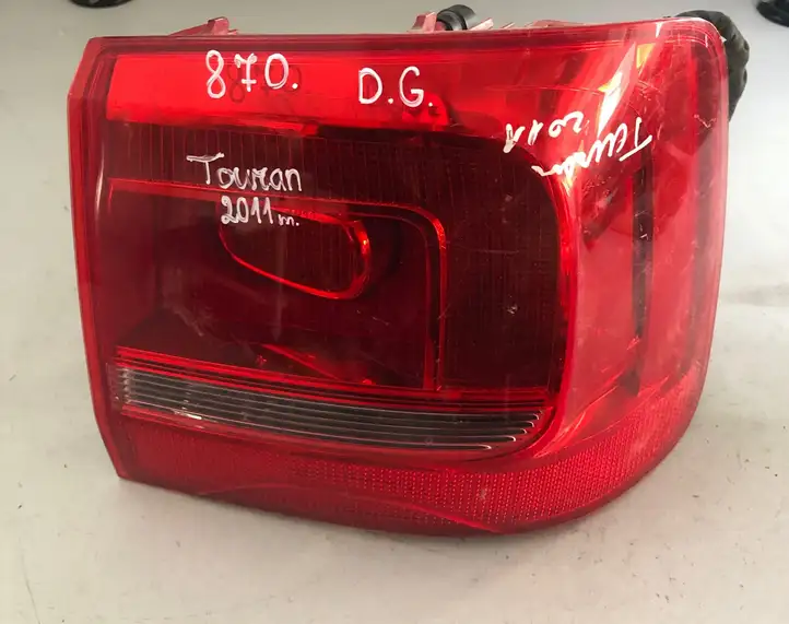 Volkswagen Touran II (2010 - 2016) 1T0945096R Задний фонарь в кузове — фото 1