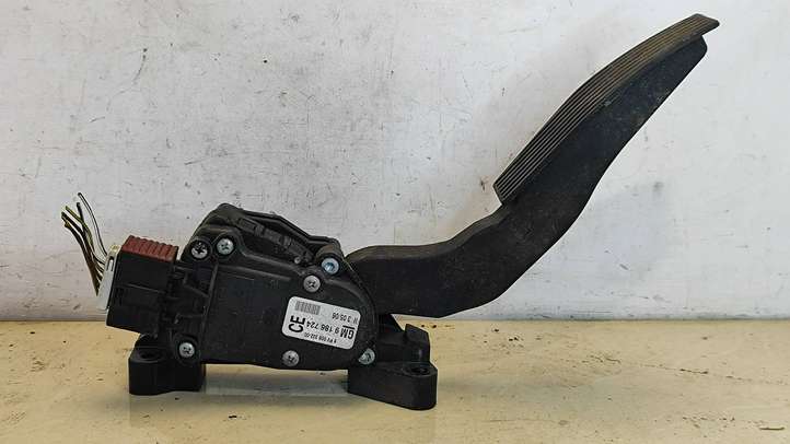Opel Vectra (2002 - 2005)  9186724 Педаль акселератора