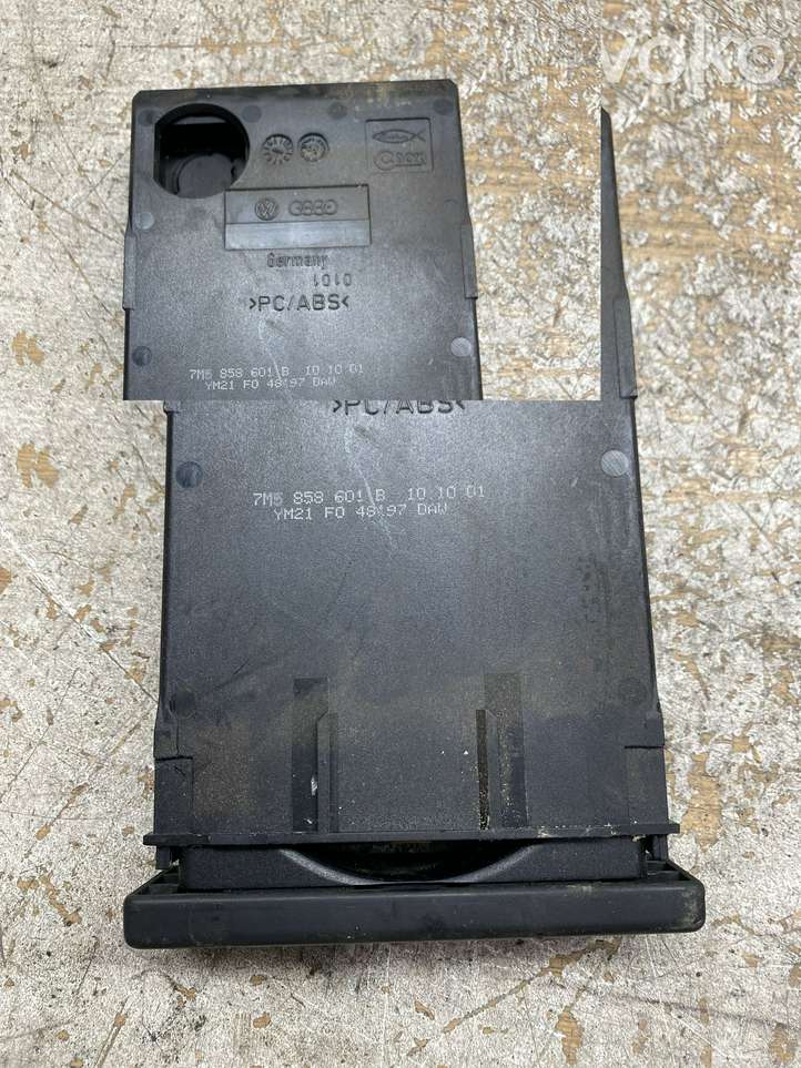Volkswagen Sharan (2003 - 2010)  7M5858601B Передний держатель чашки