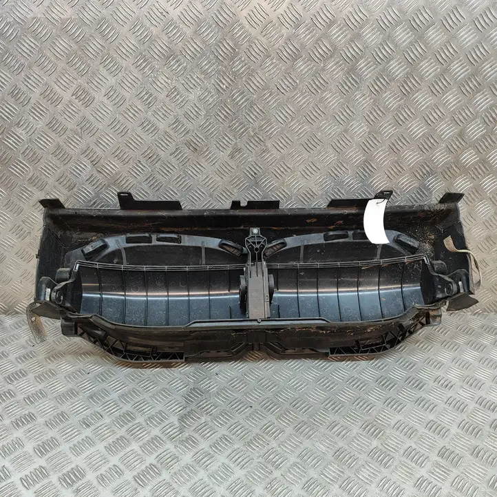 BMW 1 F40 (2019 - ) 5A23EB3 Передняя решетка — фото 2