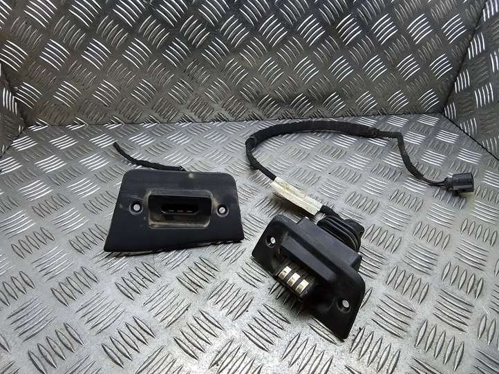 Volkswagen Transporter-Caravelle (2003 - 2009)  7H0907438 Контактное соединение дверей