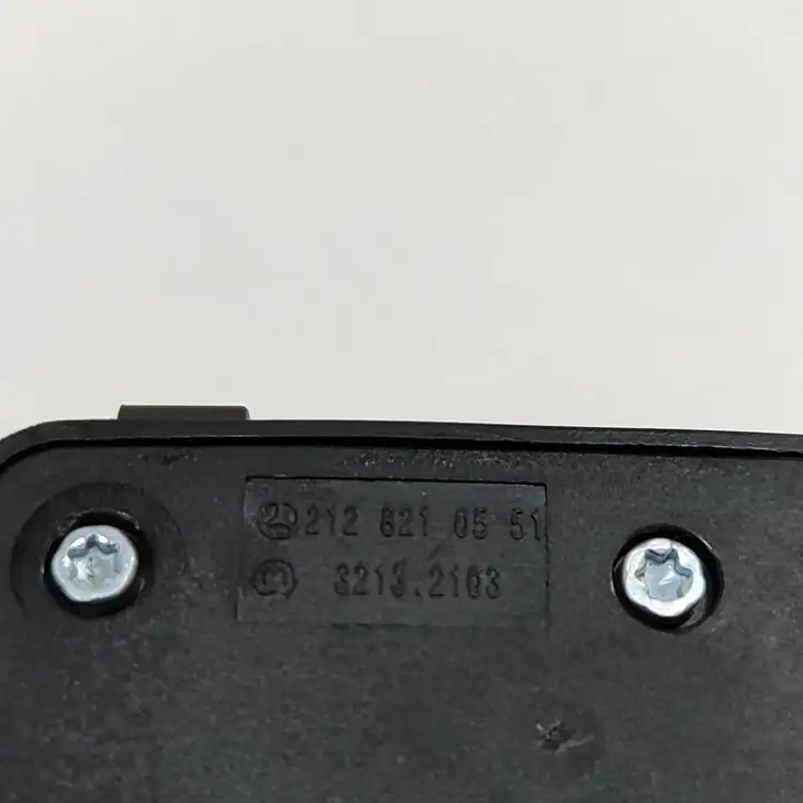 Mercedes-Benz GL X166 (2013 - 2019) A2128210551 Кнопка закрытия багажника — фото 6