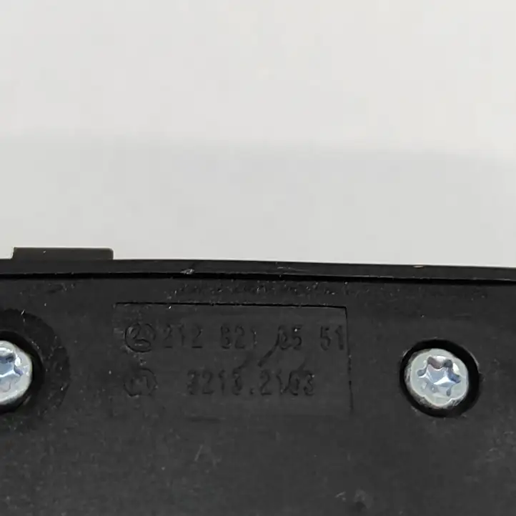 Mercedes-Benz GL X166 (2013 - 2019) A2128210551 Кнопка закрытия багажника — фото 7