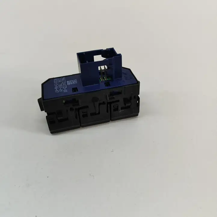 Peugeot 5008 (2009 - 2013) 96672047ZD Кнопка фаркопа в багажнике — фото 5