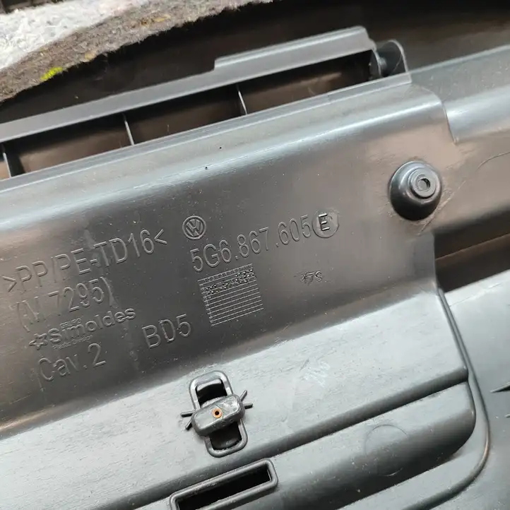 Volkswagen Golf VII (2013 - 2019) 5G6867605E Обшивка багажника — фото 6