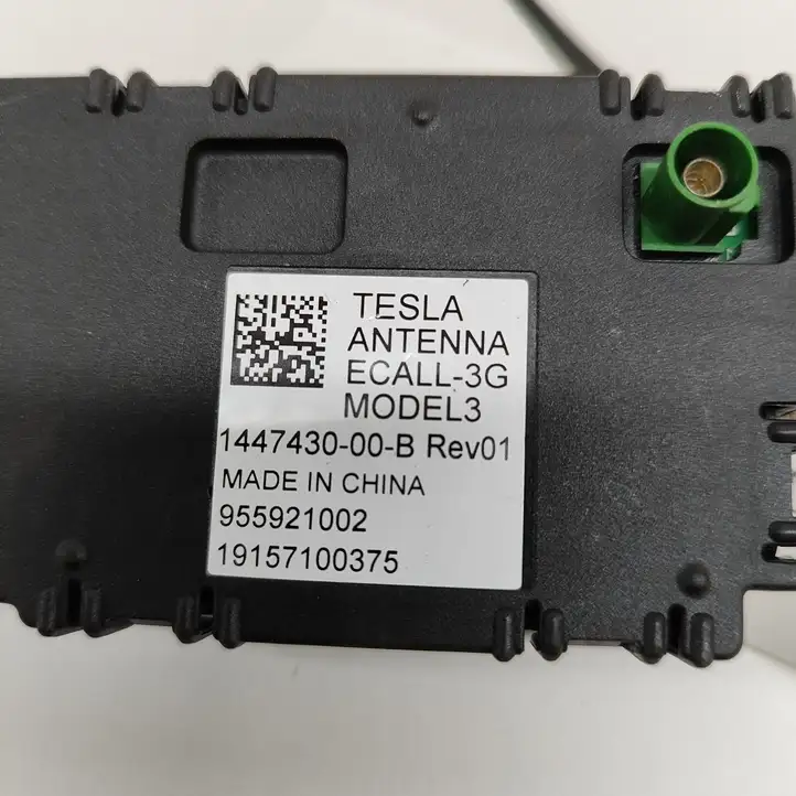 Tesla Model 3 (2017 - 2023) 144743000B Усилитель антенны — фото 6