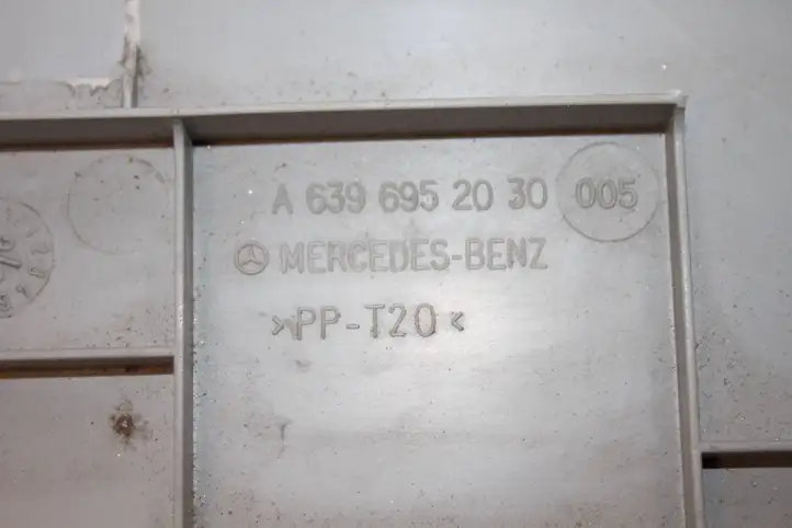 Mercedes-Benz Vito Viano W639 (2003 - 2010) A6396952030 Верхняя обшивка стойки D — фото 6
