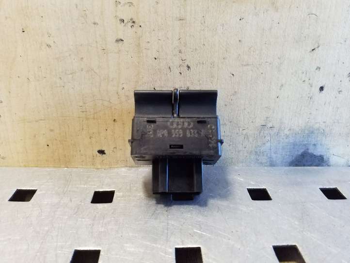 Audi TT (2010 - 2014)  8P0959833A Включатель открытия топливного бака