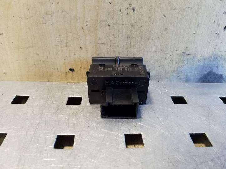 Audi TT (2010 - 2014)  8P0959833A Включатель открытия топливного бака