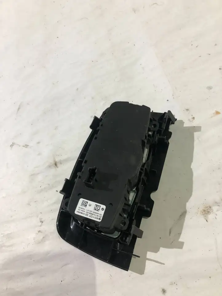 BMW X5 F15 (2013 - 2017) 9311727 Включатель фонарей — фото 2