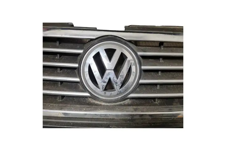 Volkswagen PASSAT B6 (2005 - 2010) 3C0853651D Верхняя решетка радиатора — фото 4