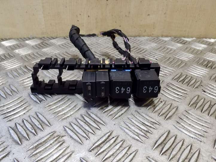 Audi TT (2010 - 2014)  1K0937503A Блок монтирования реле