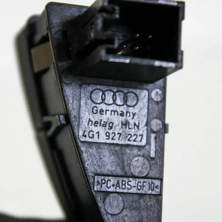 Audi A6 C7 (2011 - 2014) 4G1927227 Кнопка фаркопа в багажнике — фото 5