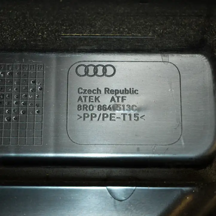 Audi Q5 SQ5 (2012 - 2017) 8R0864513C Отделка порога багажника — фото 8
