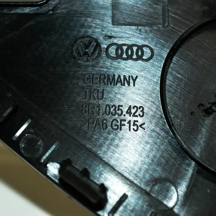 Audi Q5 SQ5 (2012 - 2017) 8R1035423 Отделка лючка топливного бака — фото 4
