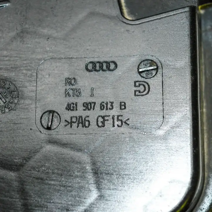 Audi A6 C7 (2014 - 2018) 4G1907613B Крышка ящика предохранителей — фото 4