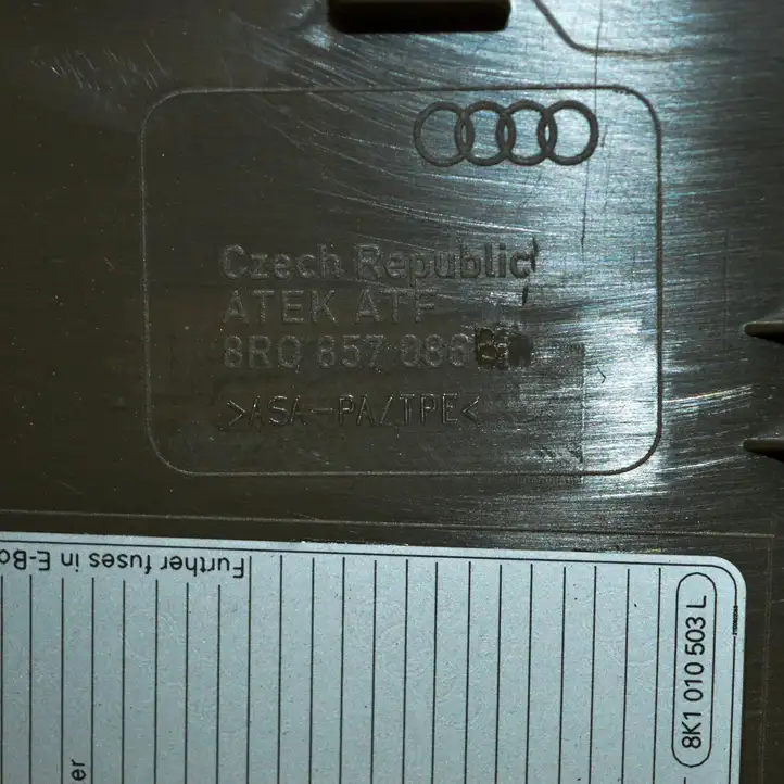 Audi Q5 SQ5 (2008 - 2012) 8R0857086B Боковая отделка панели приборов — фото 4