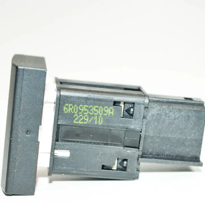 Volkswagen Polo V 6R (2009 - 2015) 6R0953509A Кнопка фаркопа в багажнике — фото 4