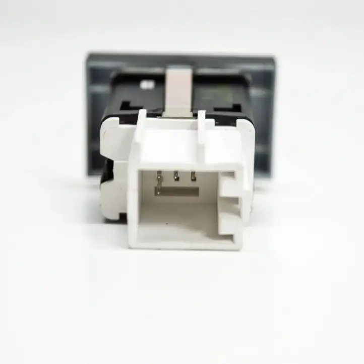 Volkswagen Polo V 6R (2009 - 2015) 6R0927117 Кнопка фаркопа в багажнике — фото 3