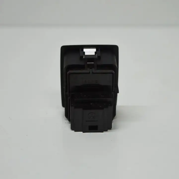 Volkswagen Touareg I (2002 - 2010) 7L69598993X1 Кнопка фаркопа в багажнике — фото 2