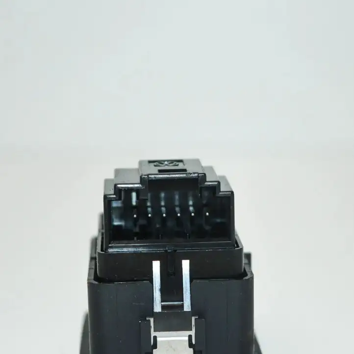 Volkswagen Touareg I (2002 - 2010) 7L69598993X1 Кнопка фаркопа в багажнике — фото 3