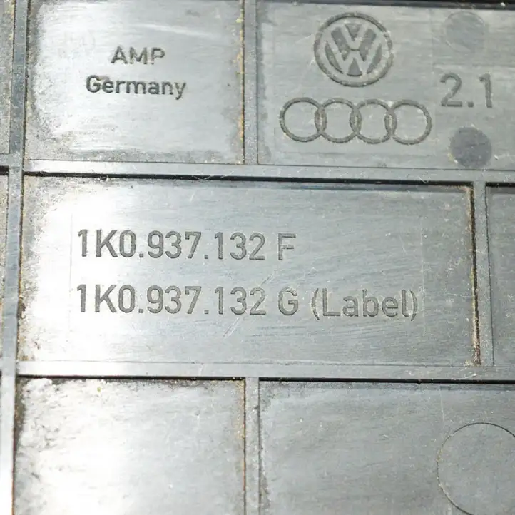 Volkswagen Golf VI (2009 - 2013) 1K0937132F Блок предохранителей (комплект) — фото 4