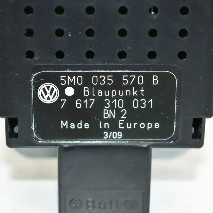 Volkswagen Golf VI (2009 - 2013) 5M0035570B Усилитель антенны — фото 6