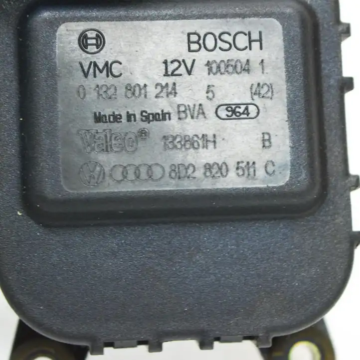 Volkswagen PASSAT B5.5 (2001 - 2005) 8D2820511C Двигатель задвижки потока воздуха — фото 5