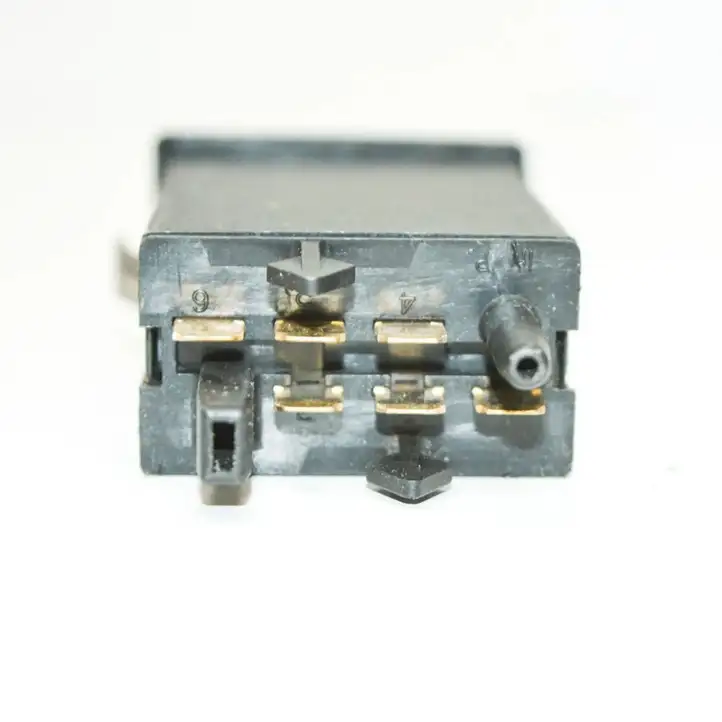 Volkswagen PASSAT B5.5 (2001 - 2005) 3B0959621D Кнопка фаркопа в багажнике — фото 4