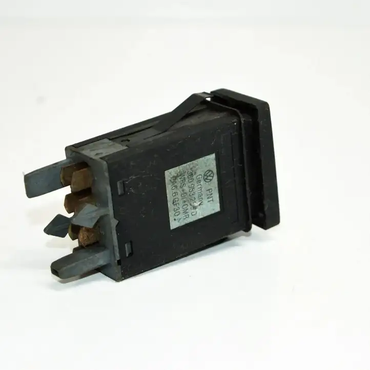 Volkswagen PASSAT B5.5 (2001 - 2005) 3B0953235D Кнопка фаркопа в багажнике — фото 1