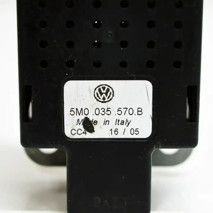 Volkswagen Golf V (2003 - 2009) 5M0035570B Усилитель антенны — фото 5